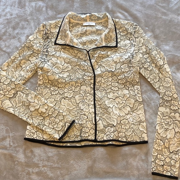 Aritzia⭐️Babaton Lace Blouse♥️ - Picture 2 of 10